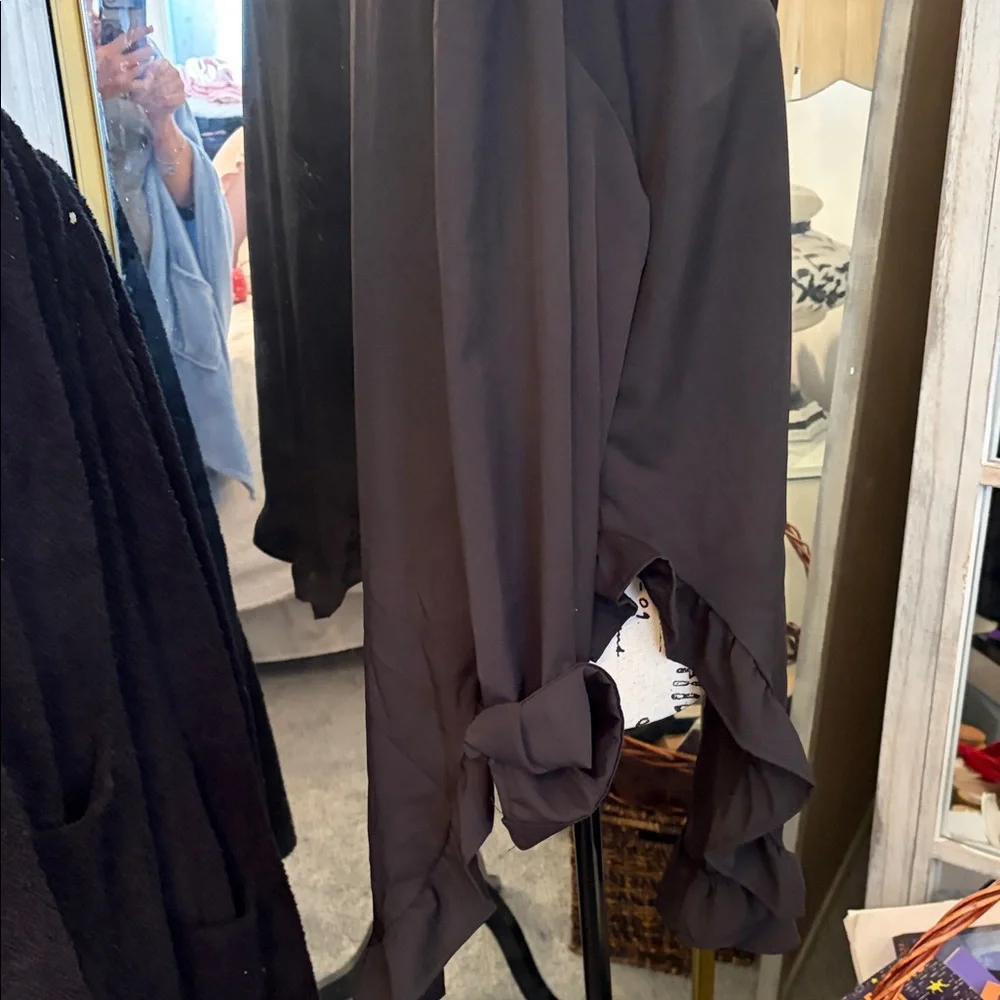 Black Ruffle-Hem Button Front Shirt - Picture 5 of 8